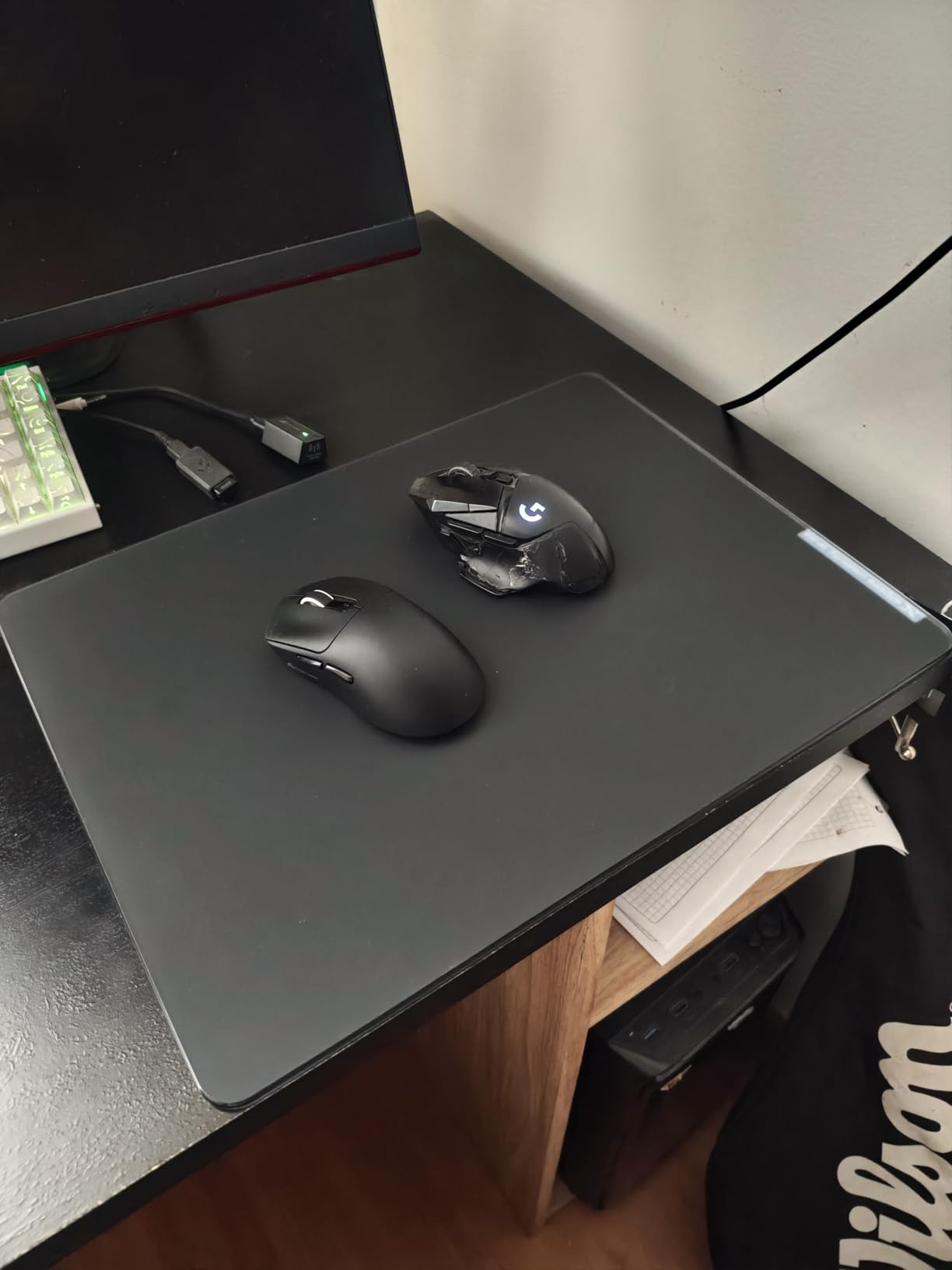 XVX White Glass Mouse Pad 4.0, Hard Mousepad for Gaming, Ultra-Smooth Micro-Etched Surface with Non-Slip Rubber Base (410mm*310mm) customer photo 2