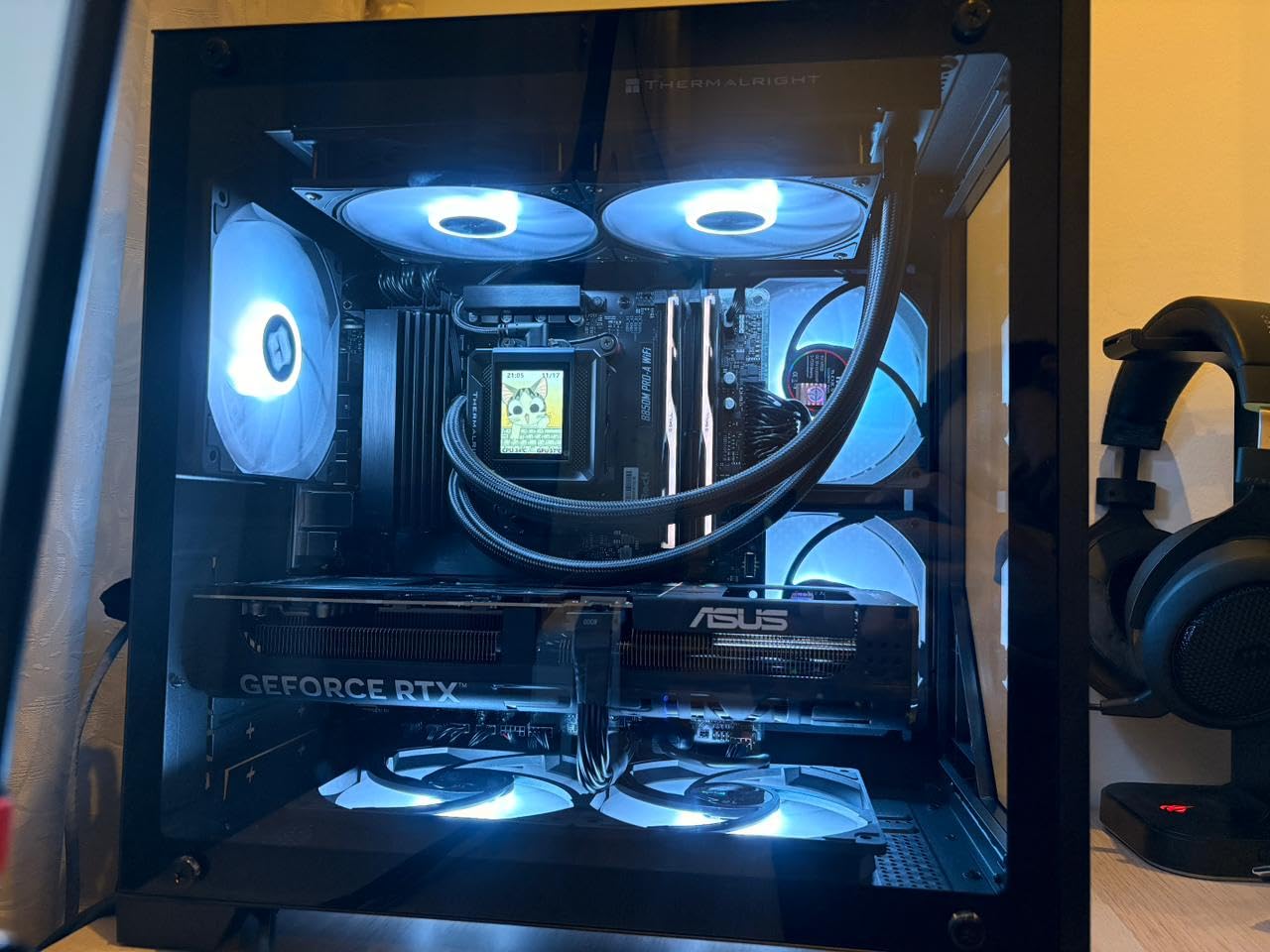 Thermalright FW 240 SE ARGB Black-AIO CPU Liquid Cooler, IPS LCD Screen with 320 * 240 Resolution, for AM4/AM5, Intel LGA1700/1851, 2-inch Magnet-Absorbent LCD Screen for Images-Black customer photo 2