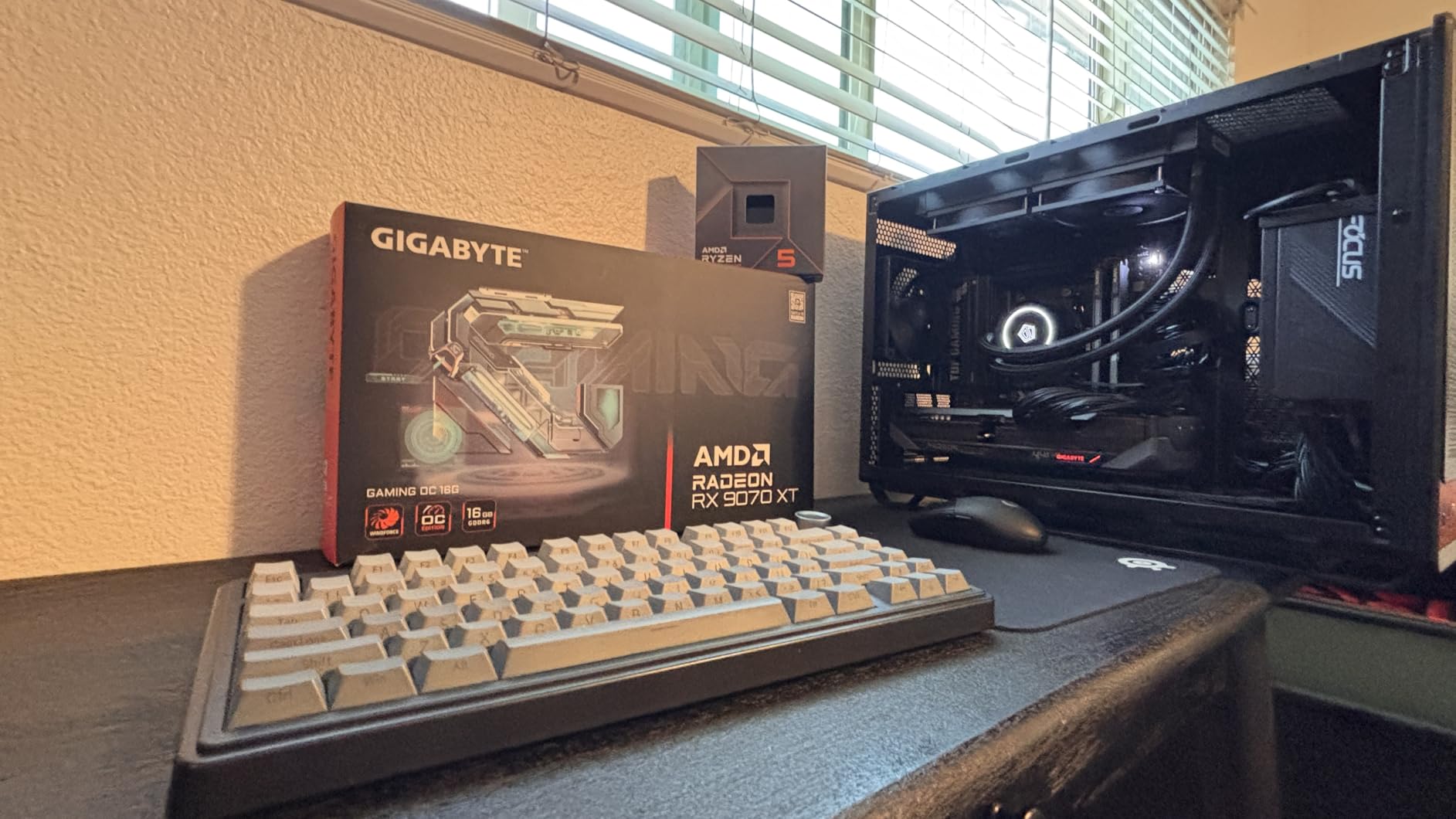 GIGABYTE Radeon RX 9070 XT Gaming OC 16G Graphics Card (16GB GDDR6) customer photo 1