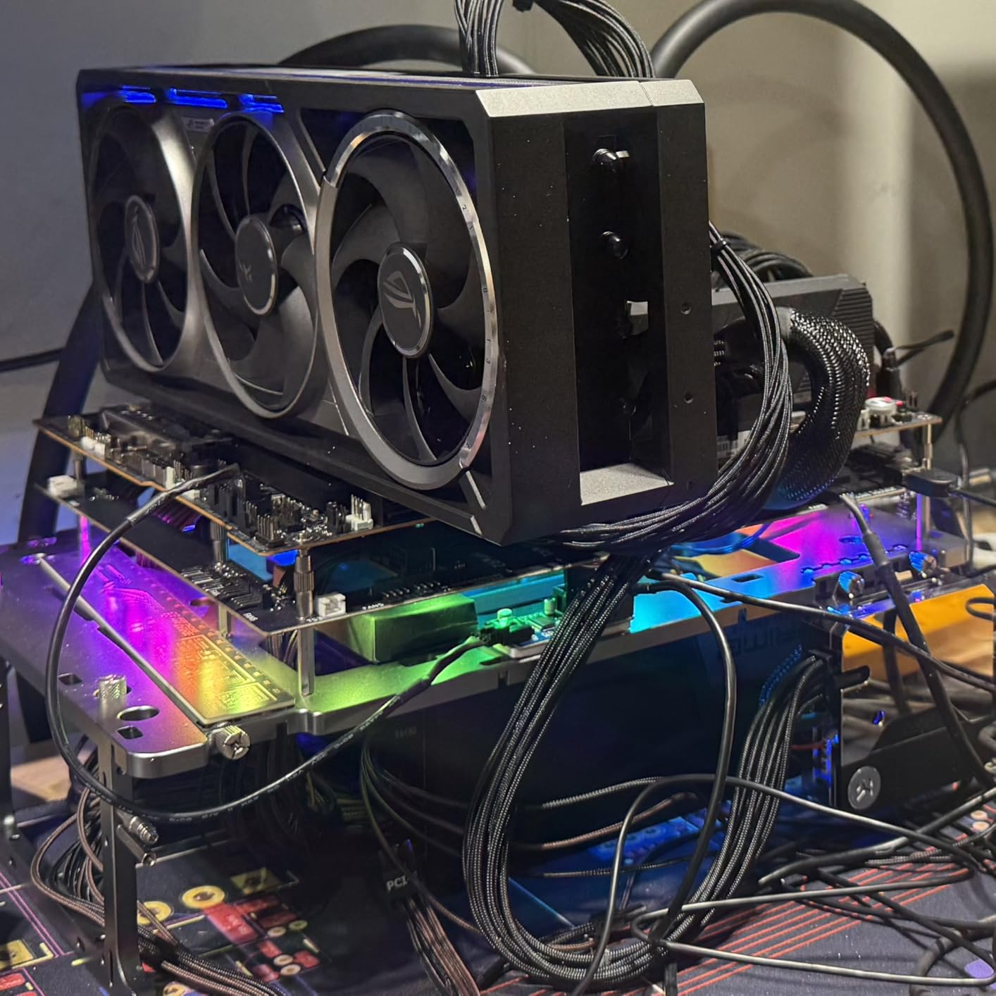 ASUS ROG Astral GeForce RTX 5090 OC Edition Graphics Card, NVIDIA (PCIe 5.0, 32GB GDDR7, HDMI/DP 2.1, 3.8-Slot, 4-Fan Design, Axial-tech Fans, Patented Vapor Chamber, Phase-Change GPU Thermal Pad) customer photo 2
