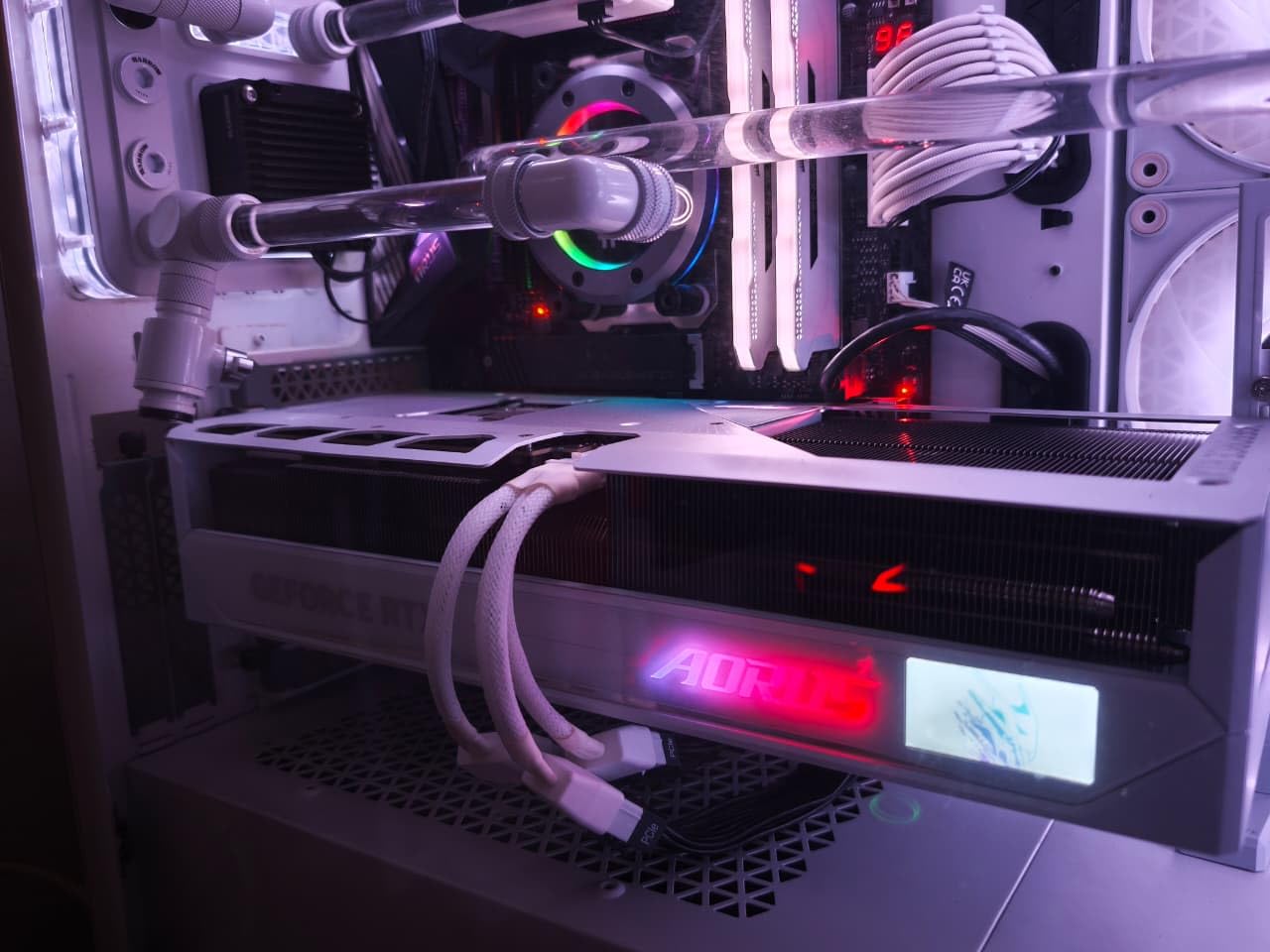 GIGABYTE AORUS GeForce RTX 5080 Master ICE 16G Graphics Card, WINDFORCE Cooling System, 16GB 256-bit GDDR7, GV-N5080AORUSM ICE-16GD Video Card customer photo 2