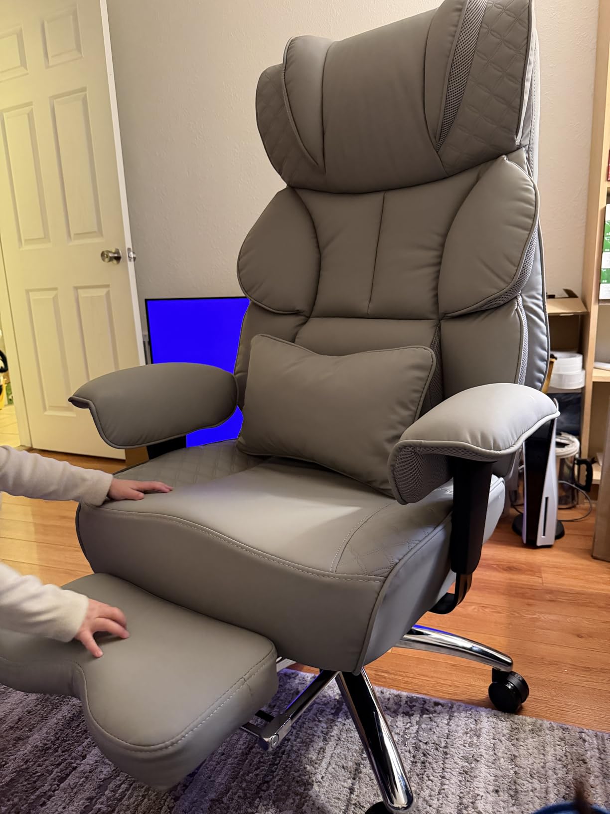 BestGlory Office Desk Chair, Big and Tall Leather Gaming Chair with Footrest, Wide Ergonomic Comfy Executive High-Back Reclining Computer Chairs, Swivel Rolling Wheels and Padded Lumbar Support, Black customer photo 2