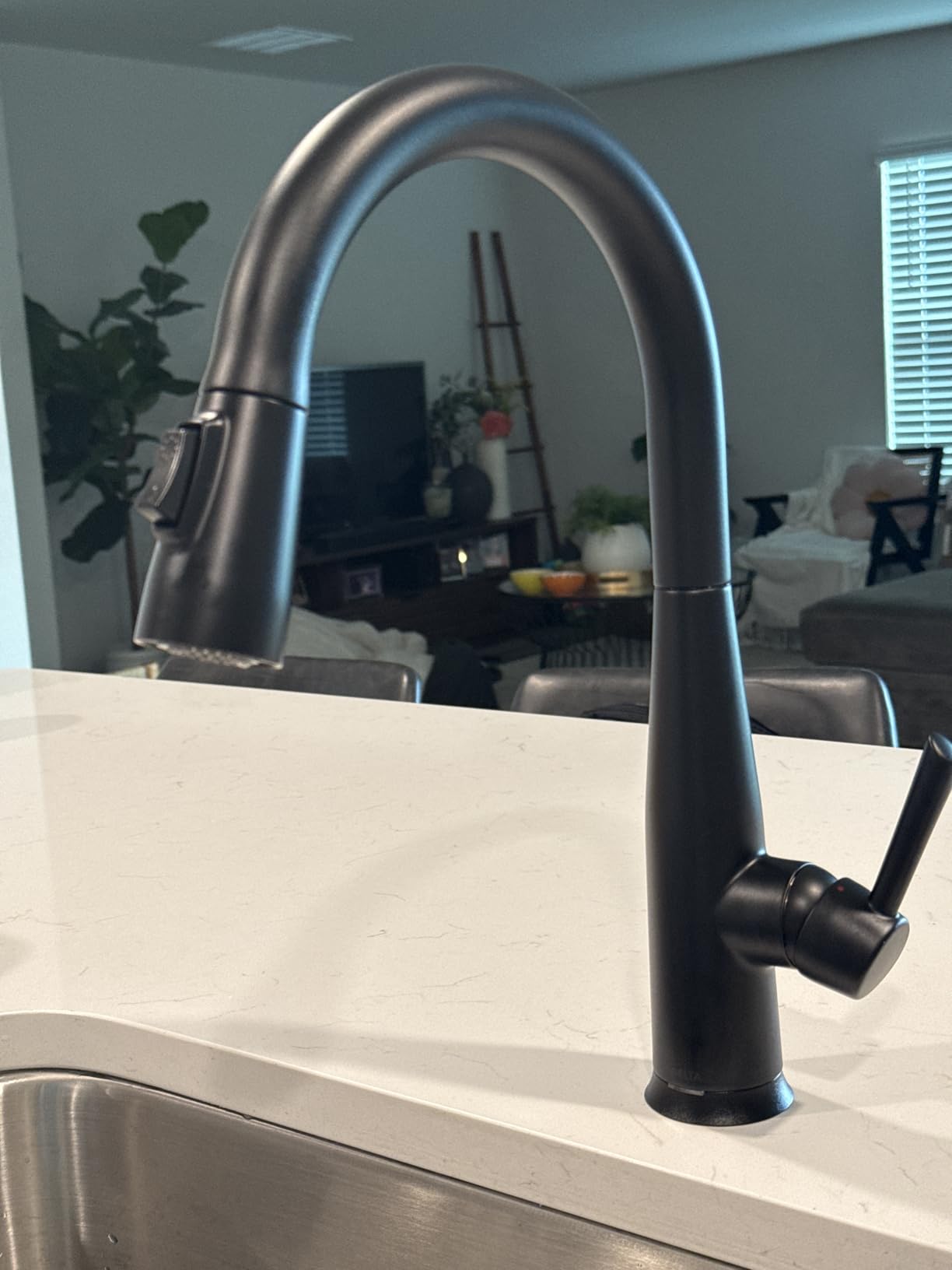 Delta Faucet Essa Touchless Kitchen Faucet with Touch Technology, Brushed Nickel Kitchen Sink Faucet with Pull Down Sprayer, Arctic Stainless 9113TL-AR-DST customer photo 2