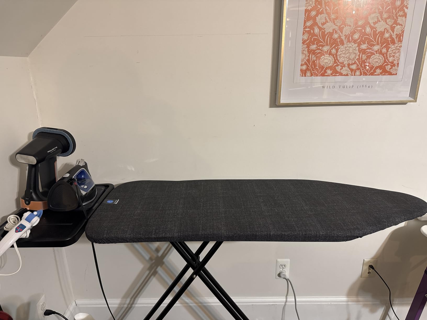 Brabantia Size D Ironing Board (53 x 18in) Heat Resistant Parking Zone, Black Frame, Non-Slip Feet, Suitable for Sit Down Ironing (Denim Black) customer photo 1