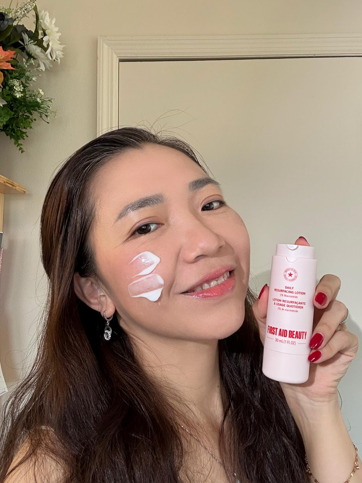First Aid Beauty - KP Smoothing + Brightening Body Lotion with 10% AHA, Lactic Acid, Urea + Colloidal Oatmeal, Exfoliate & Moisturize, Banish Keratosis Pilaris Bumps, NEW Peach Scent (6. 7 fl oz) customer photo 1