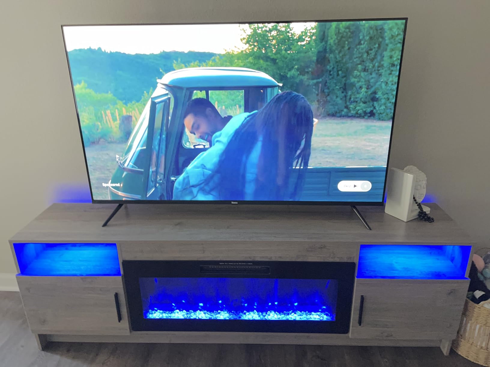 Roku Smart TV 85-Inch Select Series 4K HDR LED Television with Enhanced Voice Remote - RokuTV Streaming customer photo 2