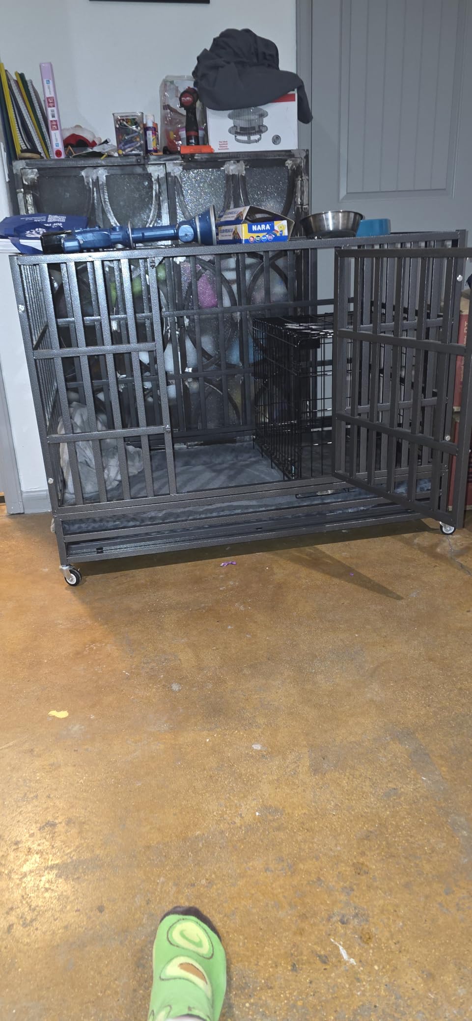 Confote 47 Inch Heavy Duty Dog Crate, High Anxiety Escape-Proof Steel Dog Crate Indestructible Dog Kennel for Medium to Large Dogs, with Lockable Wheels abd Removable Tray customer photo 1