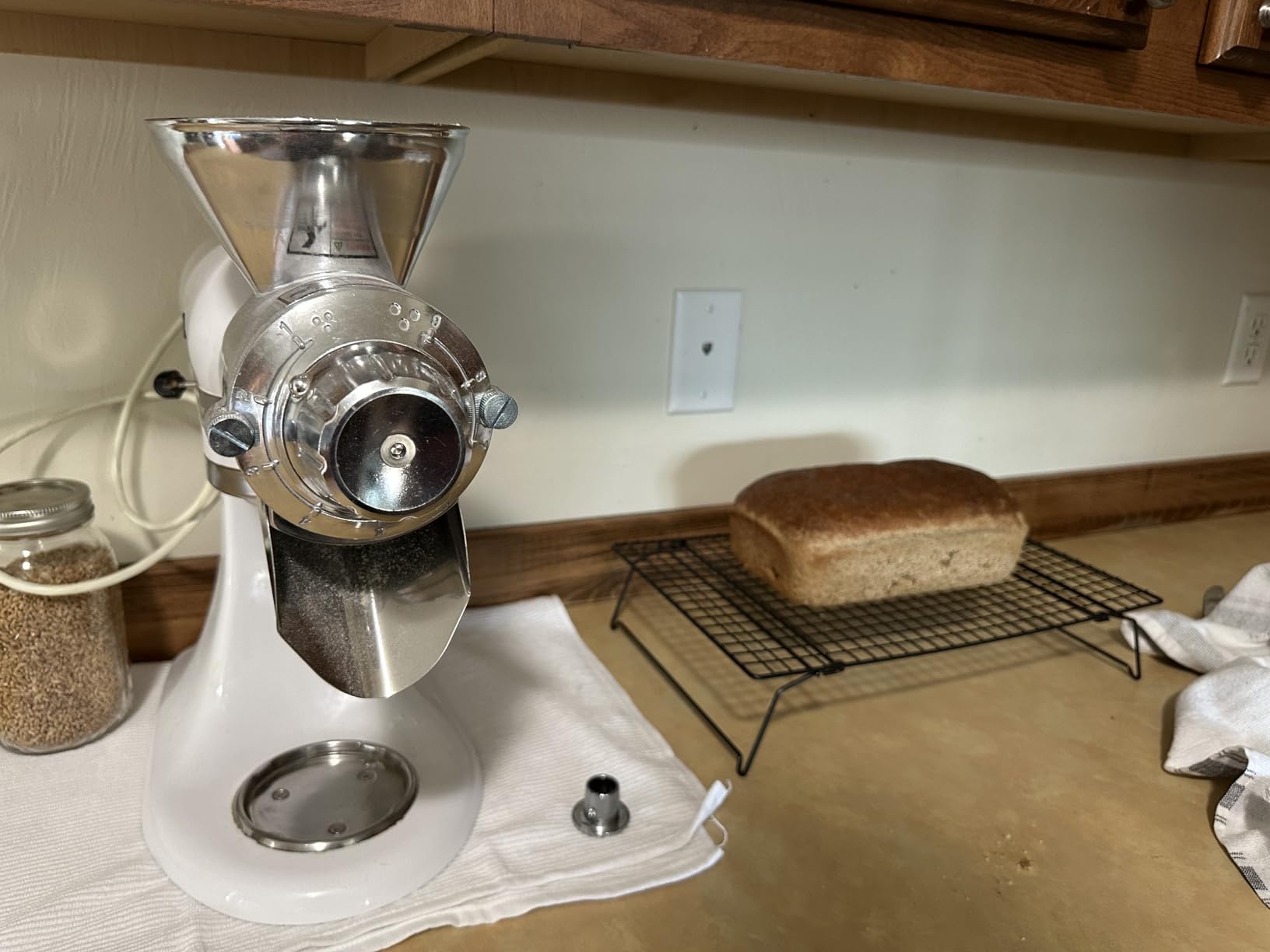 HOZODO Grain Mill Attachment for KitchenAid Stand Mixer, All Metal 9 Levels Flour Mill for KitchenAid, Suitable for Fully Dried Low-Moisture, Low-Oil Grains, Grain Corn, Millet, Wheat customer photo 2