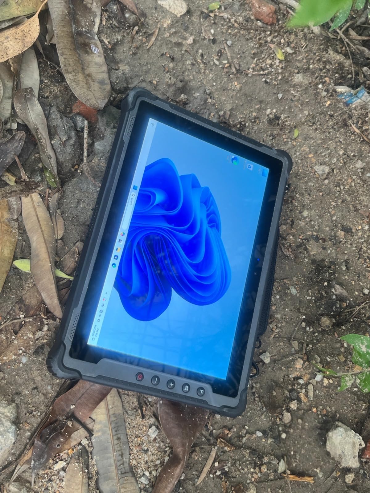 MUNBYN Rugged Windows Tablet IRT12, 1000nit Sunlight Readable, Wi-Fi 6 Tough Tablet, 10.1-inch Windows 11 Pro, Intel N100, 8GB+128GB Rugged PC, 4G LTE, GPS Outdoor Computer, 2025, 2Y Protection customer photo 1