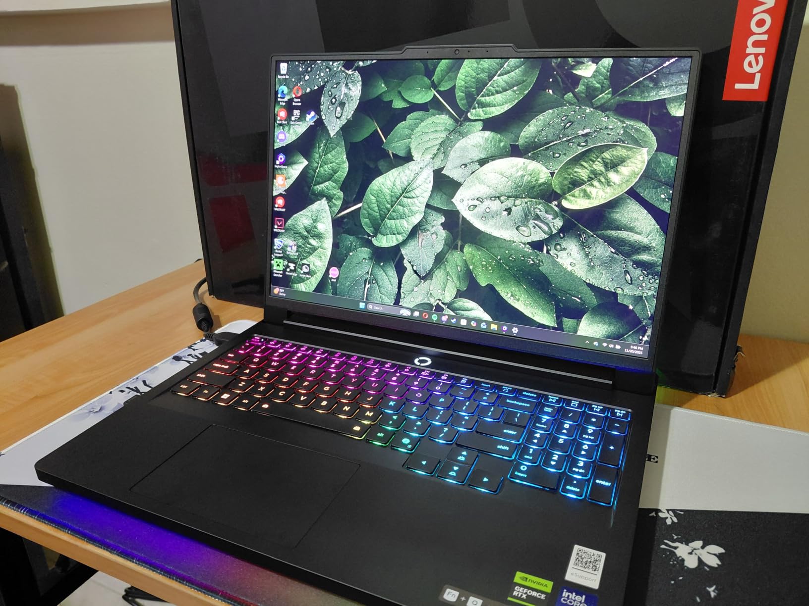 Lenovo Legion Pro 7i - Gaming Laptop - Intel Core Ultra 9 275HX - 16