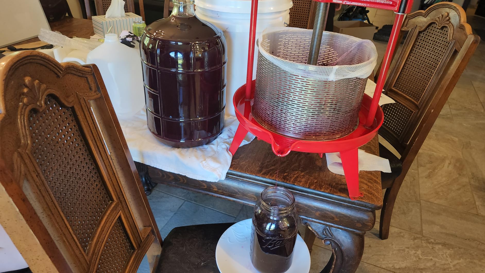 VEVOR 2.38 Gal/9L Fruit Wine Press, Stainless Steel Basket with Cross-beam and Triangular Structure, Manual Juice Maker, Cider Apple Grape Tincture Making Press with T-Handle customer photo 1