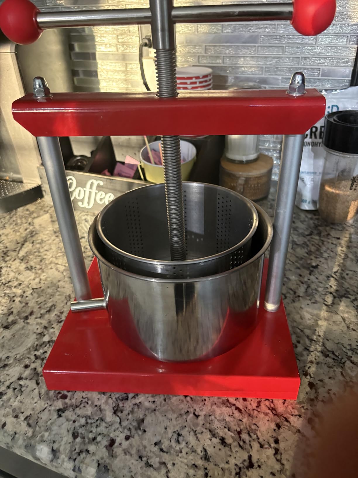VEVOR 0.44 Gal/1.65L Fruit Wine Press, 2 Stainless Steel Barrels, Manual Juice Maker, Cider Apple Grape Tincture Honey Olive Oil Making Press with T-Handle for Outdoor Kitchen Home customer photo 1