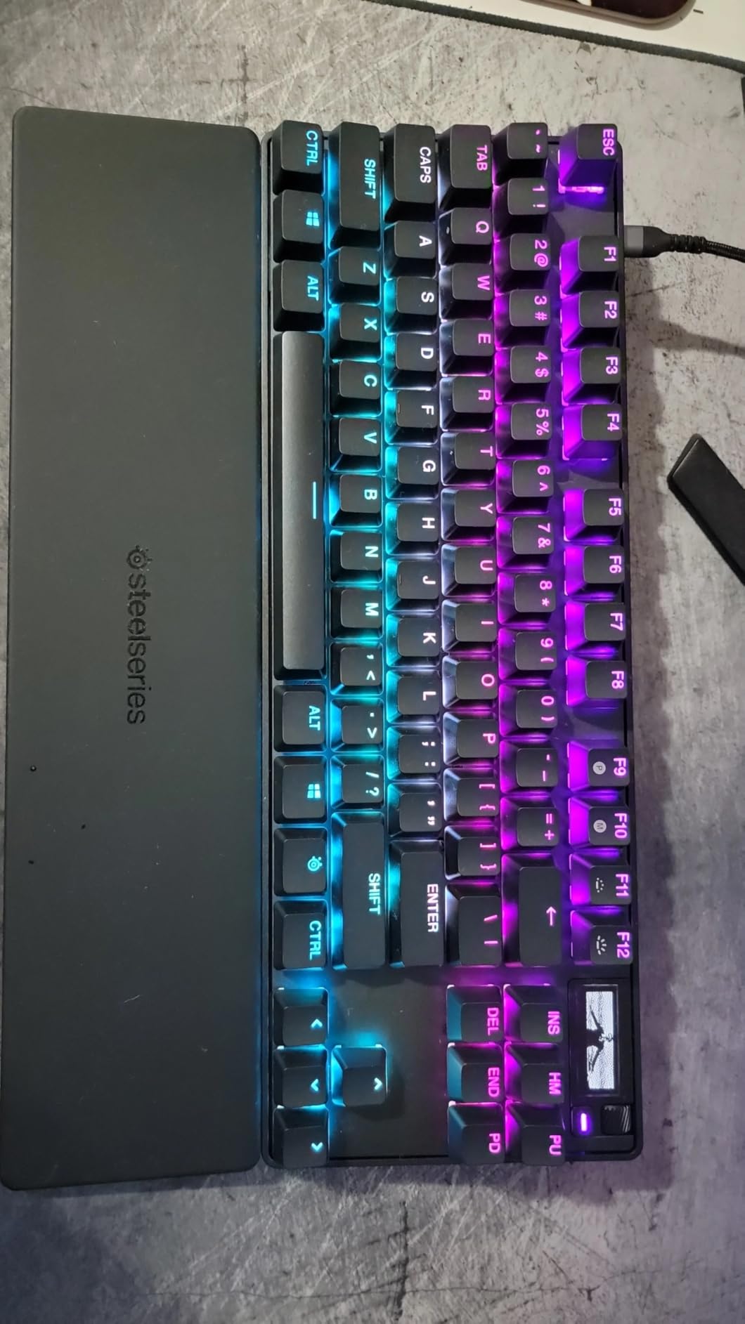 SteelSeries Apex Pro TKL Gen 3 White OmniPoint 3.0 Switches - Adjustable Actuation - Rapid Trigger - Game-Ready Presets - Protection Mode - Rapid Tap/SOCD - OLED - RGB - PBT Keycaps - USB-C customer photo 2