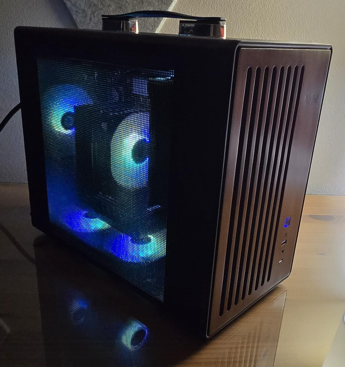 darkFlash WD200(2025) Portable Micro-ATX PC Case with Handle, 1 ARGB PWM Fans, with Walnut Wood, Type-C, Support 240 AIO, H165mm Cooler, Simple Compact Desktop (White) customer photo 2