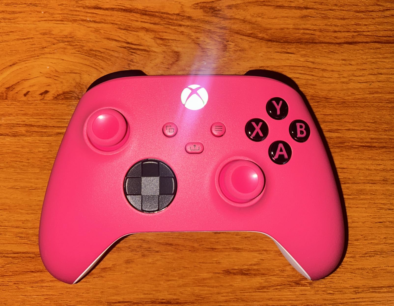 Xbox Wireless Gaming Controller (2025) - Pulse Red - Play on Xbox, Windows, Android, iOS, FireTV Sticks, Smart TVs, VR Headsets customer photo 1