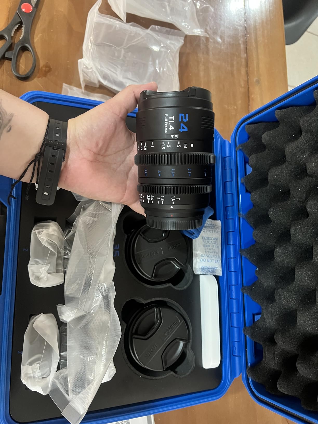 SIRUI VP-1 Vision Prime 1 T1.4 Full Frame Cine Lens, 24mm Manual Focus Cinema Lens with Pre-Installed E Mount, Interchangeable RF/Z/L Mounts (Black) customer photo 2