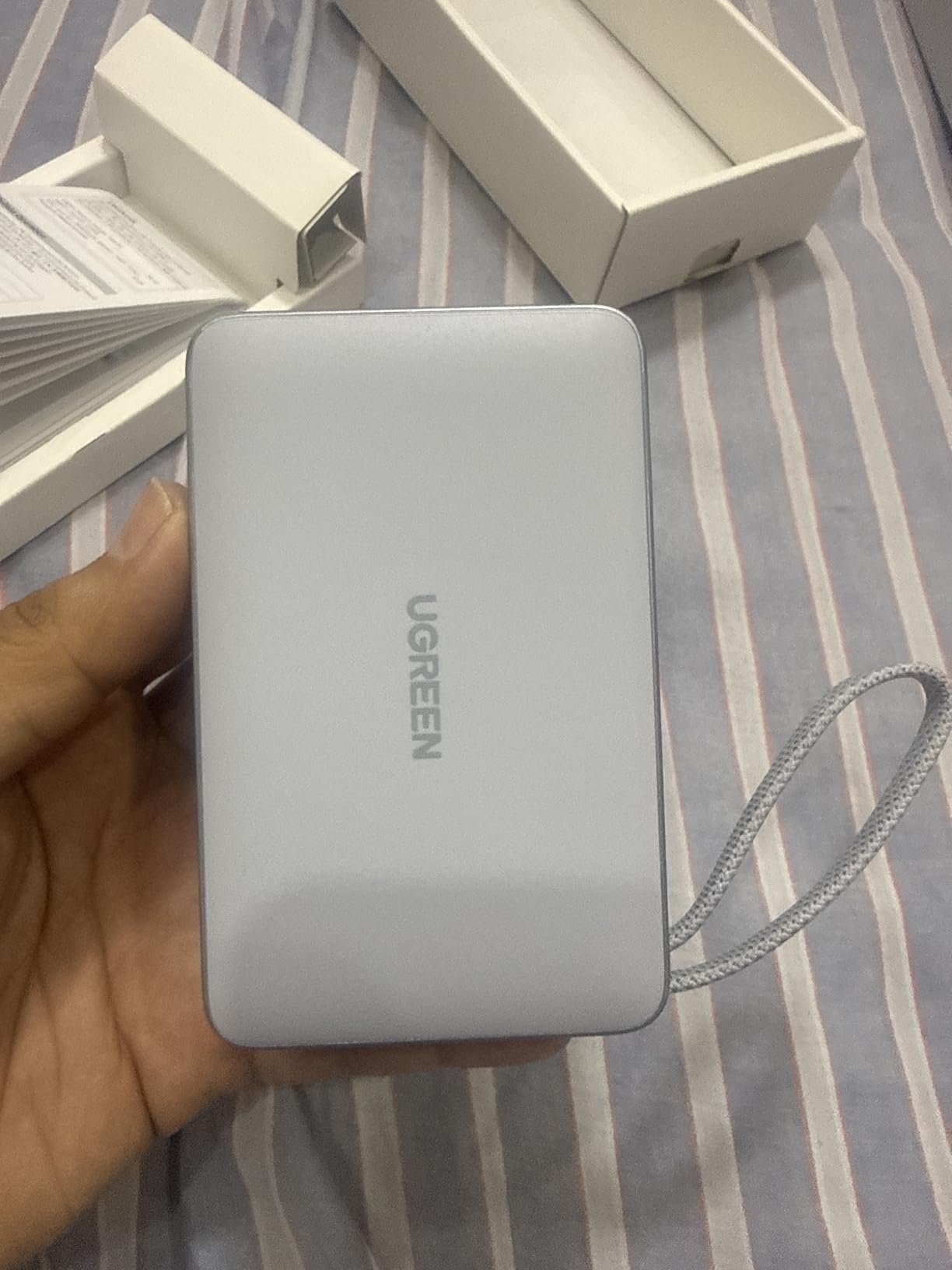 UGREEN MagFlow 20000mAh Magnetic Power Bank for MagSafe with Built-in Cable, High-Capacity Qi2 25W Certified Wireless Charging and 45W PD Fast Charging, Portable Charger for iPhone 17 Pro Max/16/15/14 customer photo 1