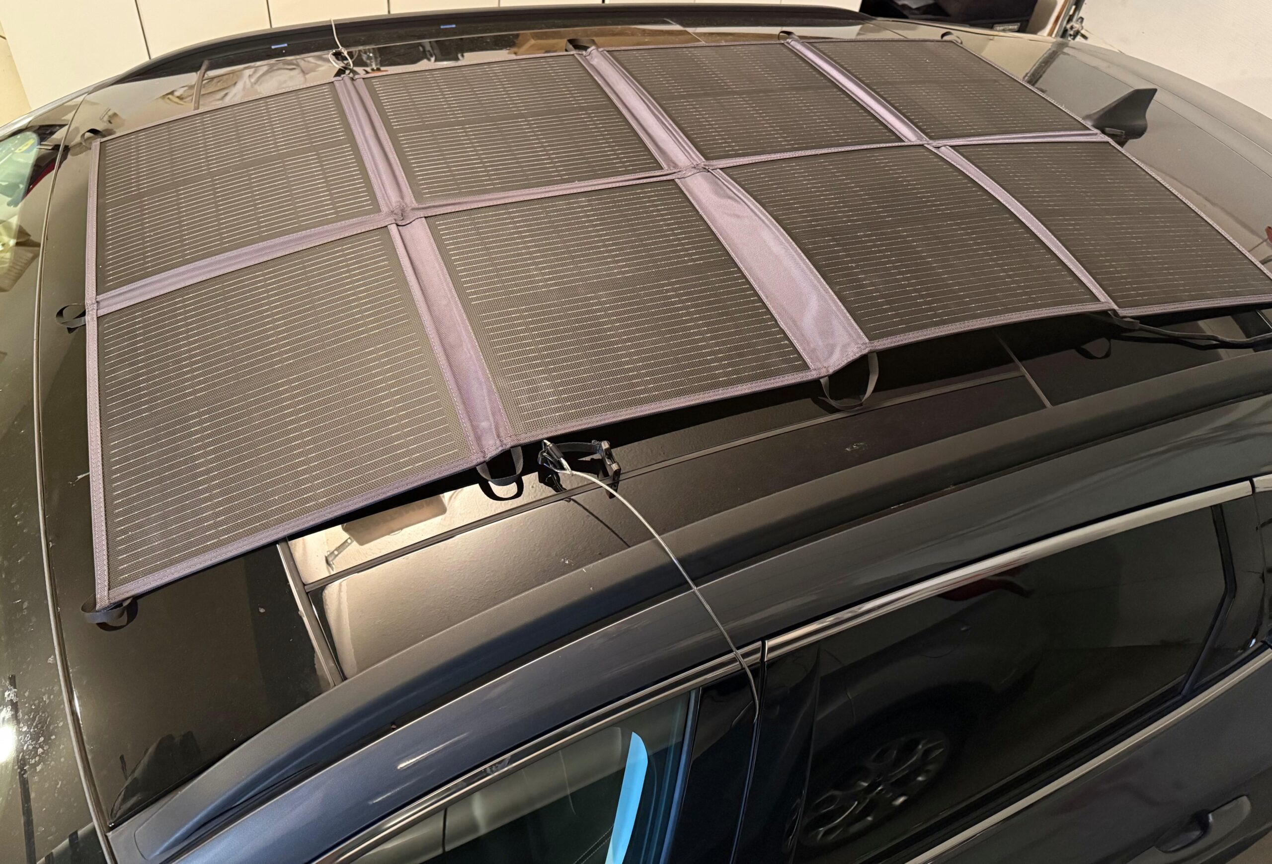 Renogy 200W Portable Solar Panel Blanket, 25% High Efficiency N-Type Foldable Solar Charger for Power Station, Lightweight 8-Fold Space Save, USB-A Type-C Output, For Camping, RV, Pickup Truck, Marine customer photo 2