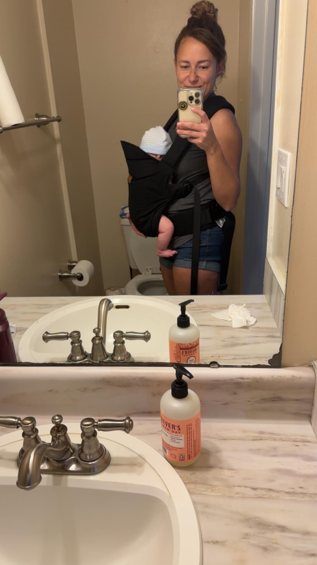 Momcozy Newborn Carrier WeeSnug - Cross-Back Support, Lumbar Support, Black customer photo 1