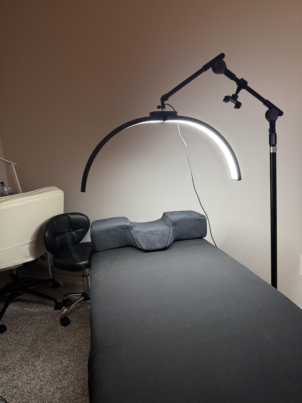 LIONVISON Half Moon Lash Lighting: Foldable Floor LED Lamp for Eyelash - 45W Portable Esthetician Light with Phone Holder for Lash Artist Tech Tattoo Salon customer photo 1
