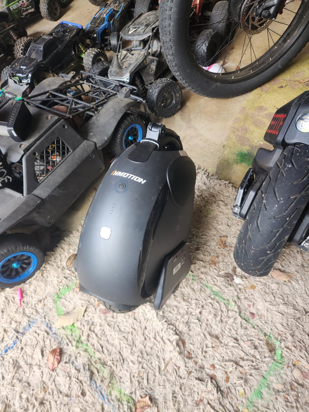 INMOTION V6 Electric Unicycle: UL2272 Certified 27.6lbs Lightest EUC, 18.6mi Range & 1000W Motor - Self-Balancing Scooter for Adults Teens Commuting customer photo 2
