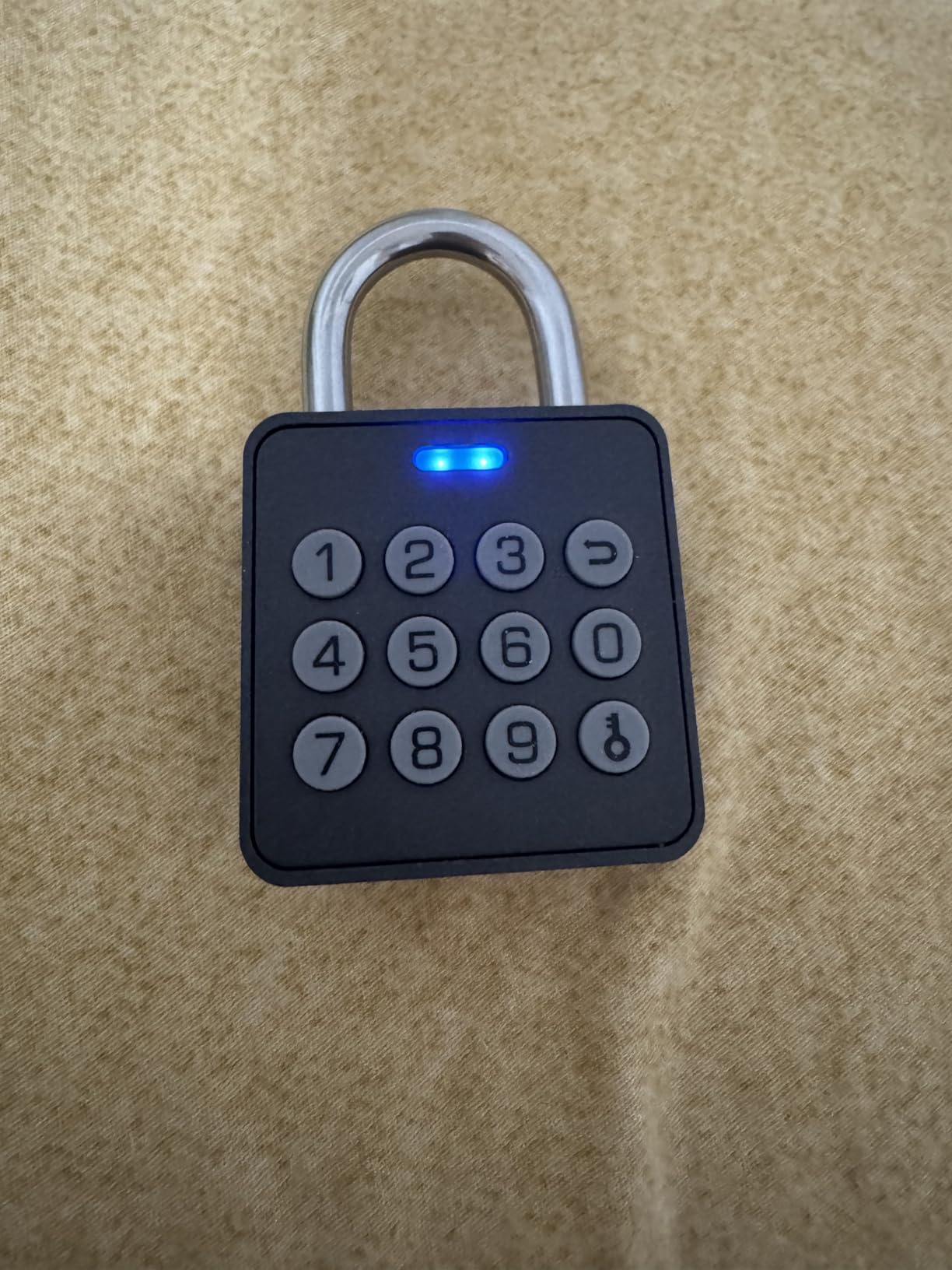 Eseesmart Fingerprint Locker Lock with Code, Combination Padlock Smart Fingerprint Biometric Keyless Combo Lock Waterproof for Outdoor Fence Gate Shed Gym School Locker Storage customer photo 1