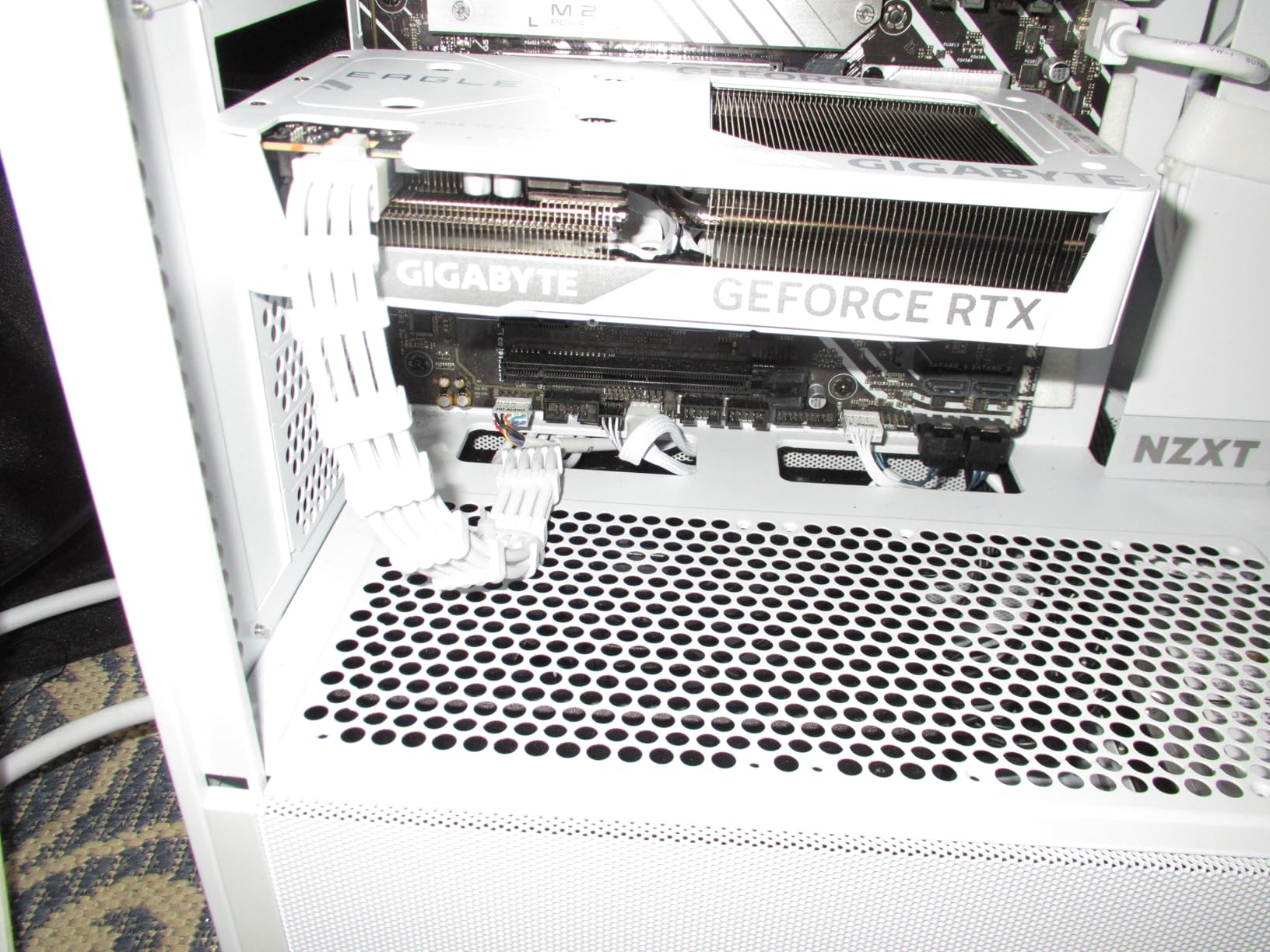 GIGABYTE GeForce RTX 5060 Eagle OC ICE 8G Graphics Card customer photo 1