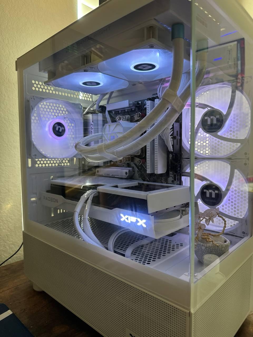XFX Swift AMD Radeon RX 9060 XT OC White Triple Fan Gaming Edition 16GB customer photo 1