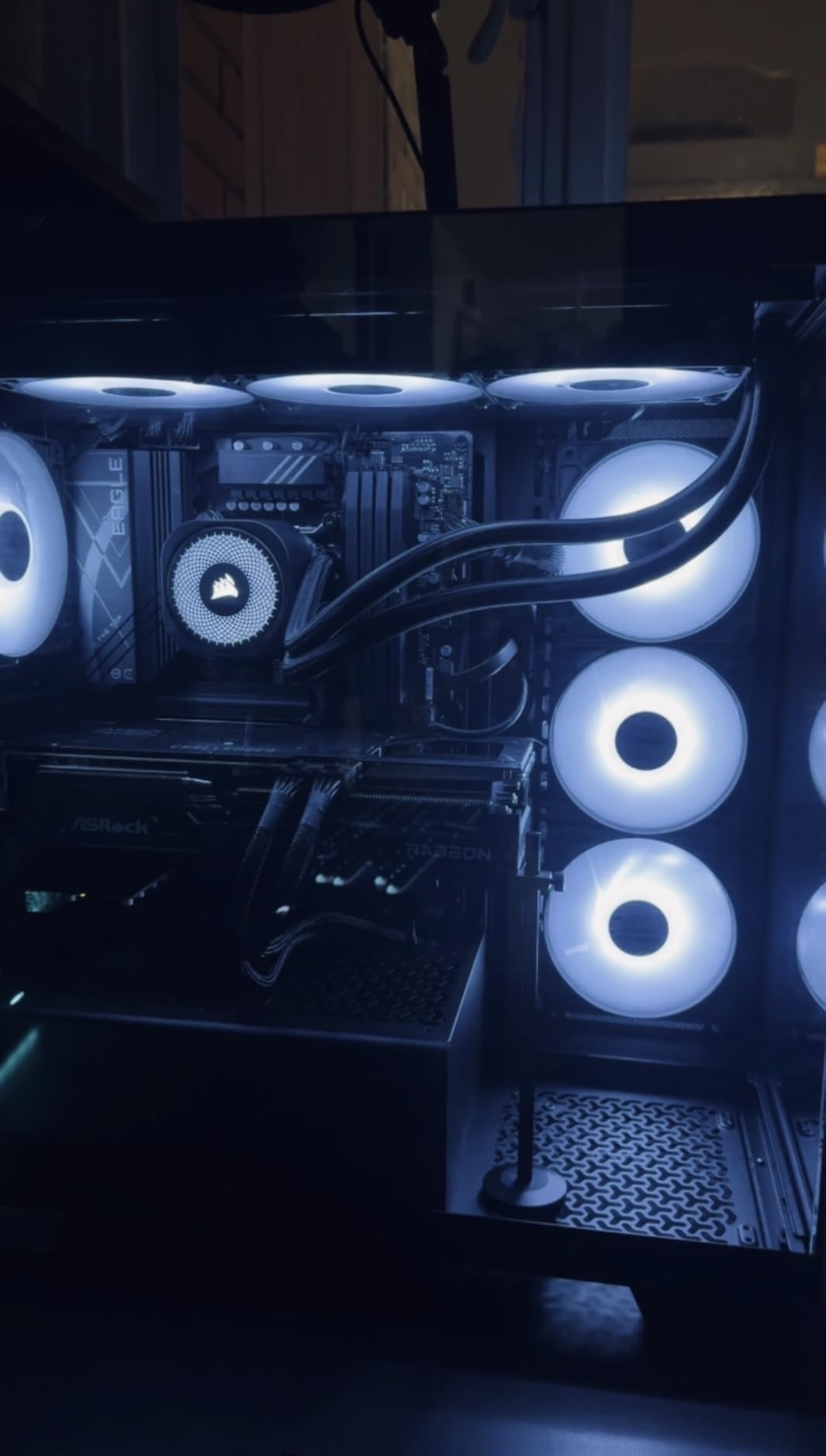 Corsair RS120-R ARGB 120mm PWM ARGB Reverse Fans - Reverse Rotor, +5V ARGB Connections, Eight RGB LEDs, High Static Pressure, Daisy-Chain, Magnetic Dome Bearing, Zero RPM Mode - Triple Pack - Black customer photo 1