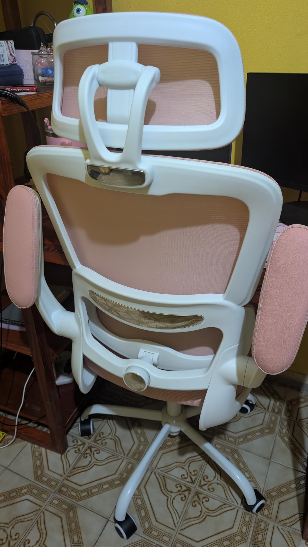 TRALT Ergonomic Office Chair - Desk Chair with Adjustable Headrest Lumbar Support Computer Chair - Mesh Comfy Chair with Flip-up Armrests - Gaming Chairs for Adults Home Office (Leather, White) customer photo 2