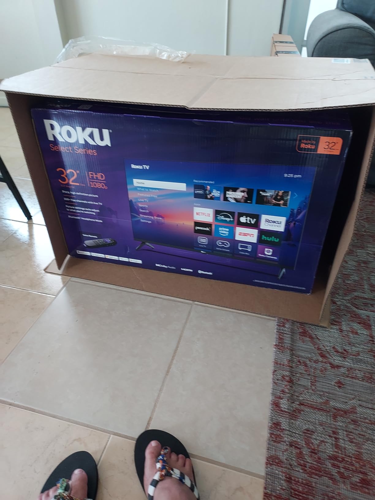 Roku Smart TV - 24-Inch Select Series, 720p HD TV - Roku TV with Voice Remote customer photo 2