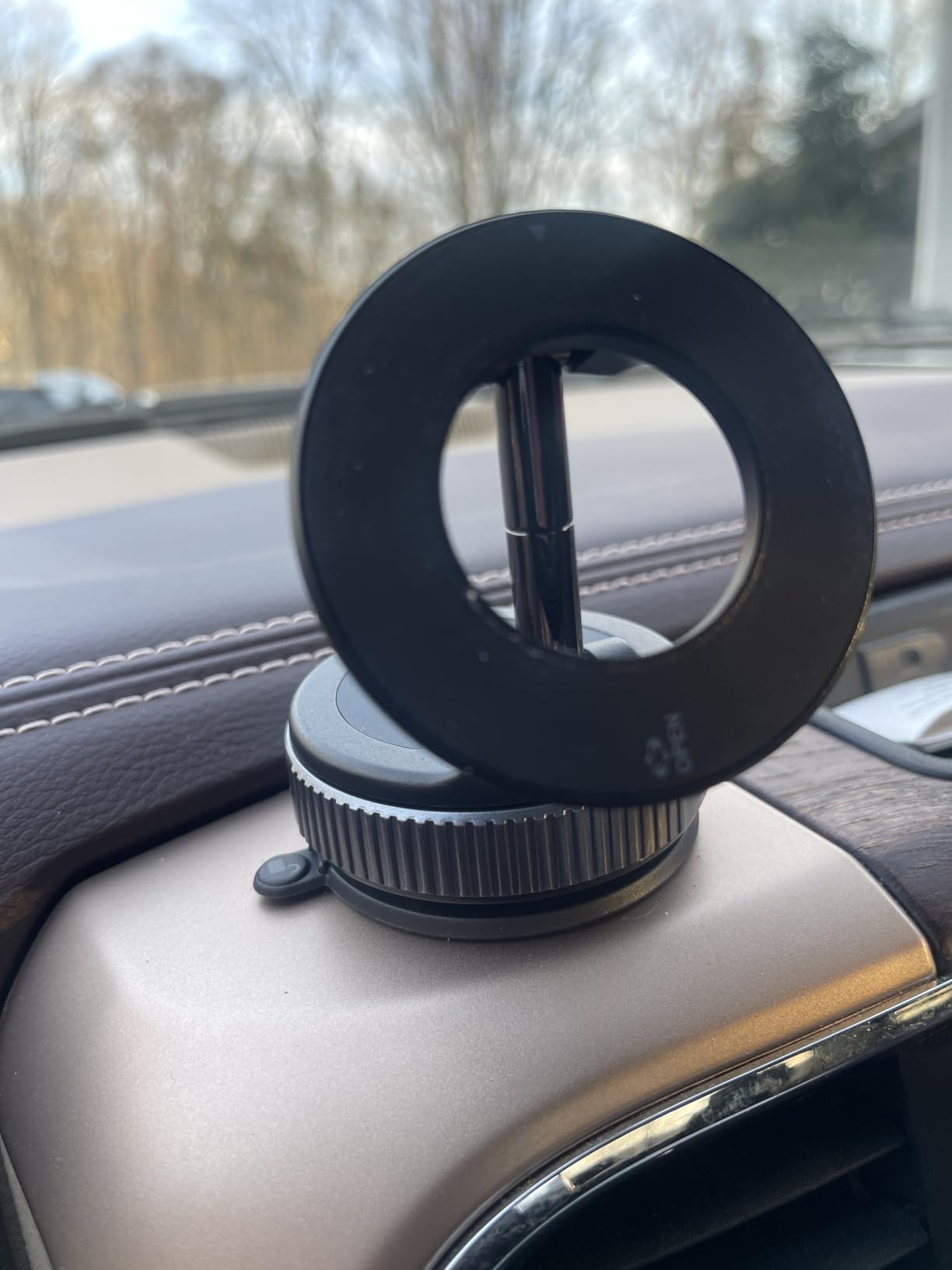 CARMOUNT Clutch-X Black - Upgraded Vacuum Phone Mount Suction Cup Car Phone Holder for iPhone, Window Phone Mount, 360° Vacuum Magnetic Phone Holder for Car, Magnetic Phone Holder with Suction Cup customer photo 1