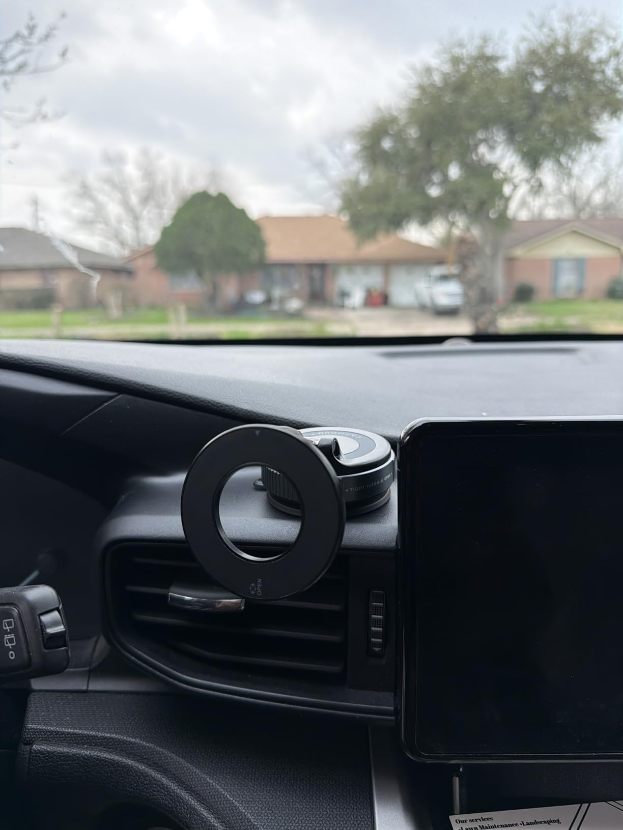 CARMOUNT Clutch-X Black - Upgraded Vacuum Phone Mount Suction Cup Car Phone Holder for iPhone, Window Phone Mount, 360° Vacuum Magnetic Phone Holder for Car, Magnetic Phone Holder with Suction Cup customer photo 2