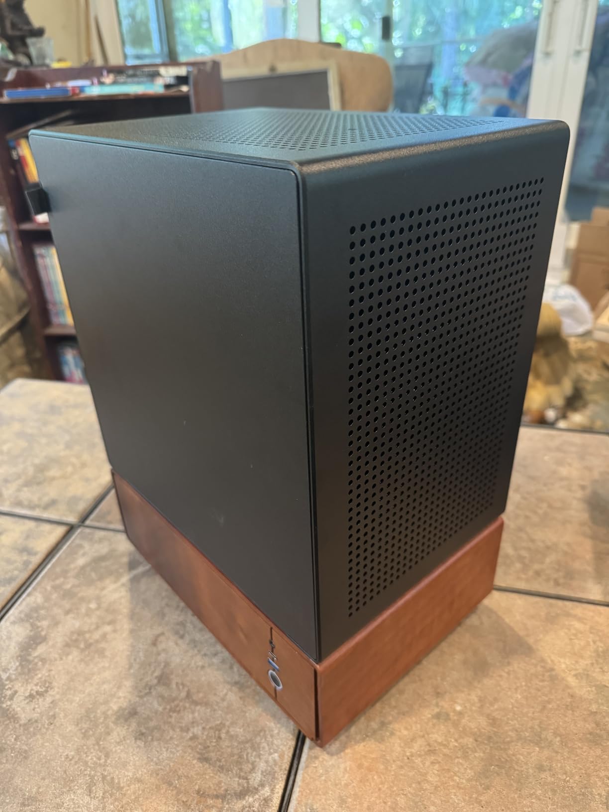 JONSBO T7 Black Micro ATX PC Case, Aluminum Chassis, with Multifunctional Handle, Solid Wood Veneer Desktop Computer Case, MB:MicroATX/ITX,GPU 280mm,PSU ATX 220mm,Place on The Left Black customer photo 2