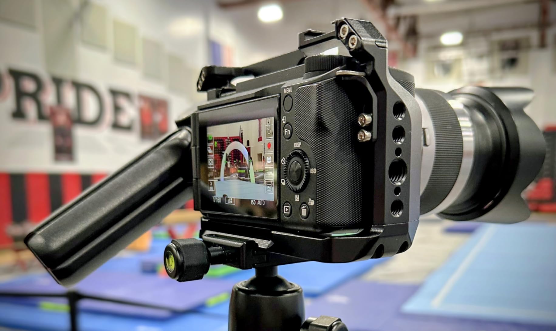 ZV-E10 II cage,Alpha ZV-E10 ii/ZVE10 ii Camera Cage with Camera Shoulder Strap Lock and HDMI/SDI/USB-A/USB-C/Type-C Cable Clamps,Support 2~6 mm Diameter Cable customer photo 1