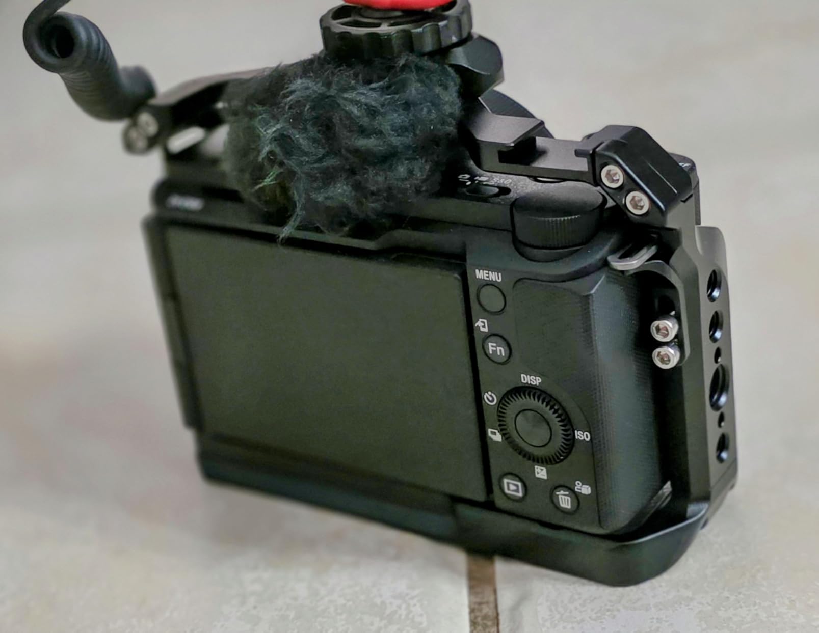 ZV-E10 II cage,Alpha ZV-E10 ii/ZVE10 ii Camera Cage with Camera Shoulder Strap Lock and HDMI/SDI/USB-A/USB-C/Type-C Cable Clamps,Support 2~6 mm Diameter Cable customer photo 2