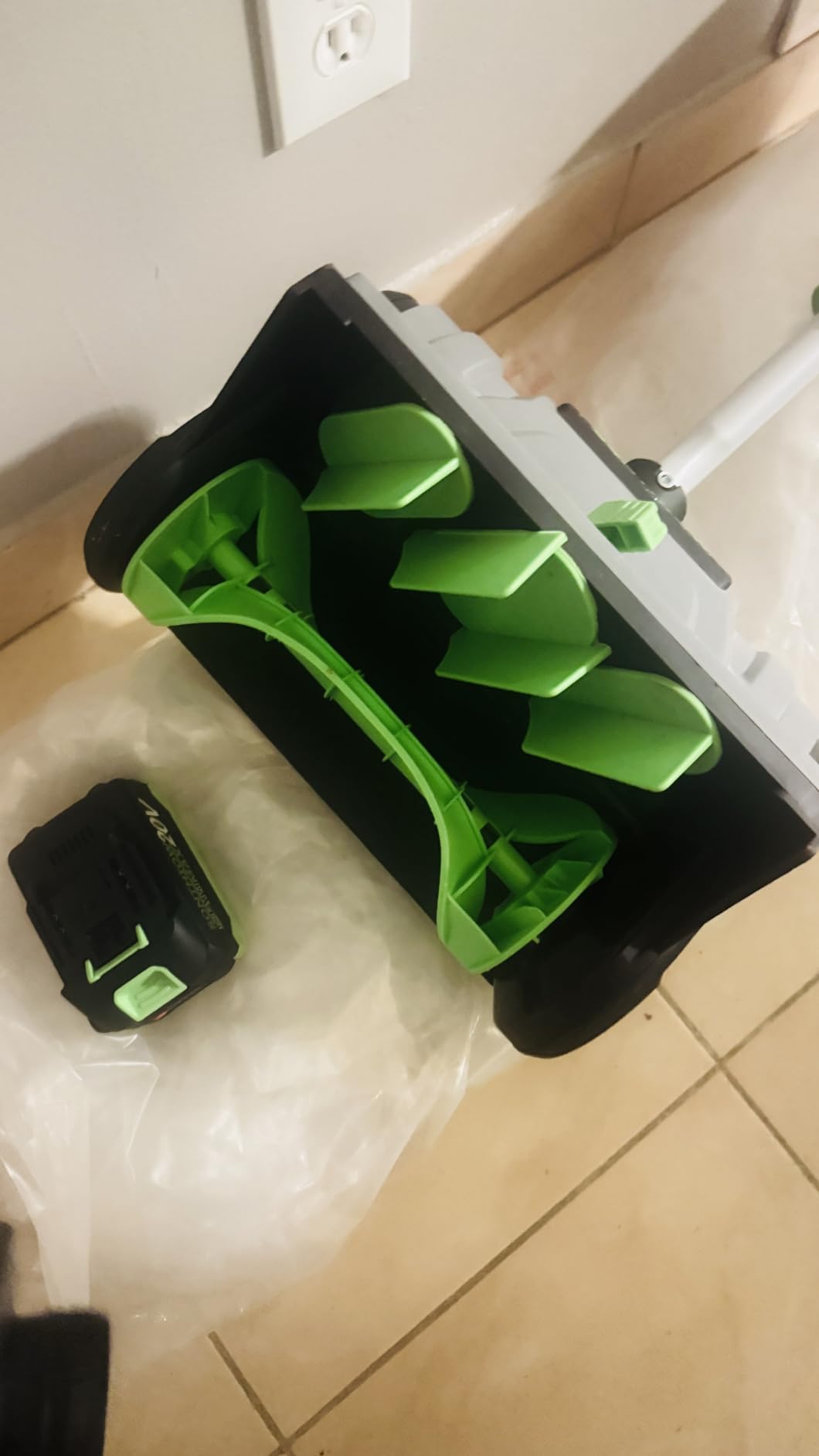 Brushless Cordless Snow Shovel, 13.5Inch Electric Snow Blower with 4.0 Ah Battery and Charger, Battery Powered Snow Removal with 25FT Throw Distance for Driveway,Steps, Patio, Sidewalk customer photo 1