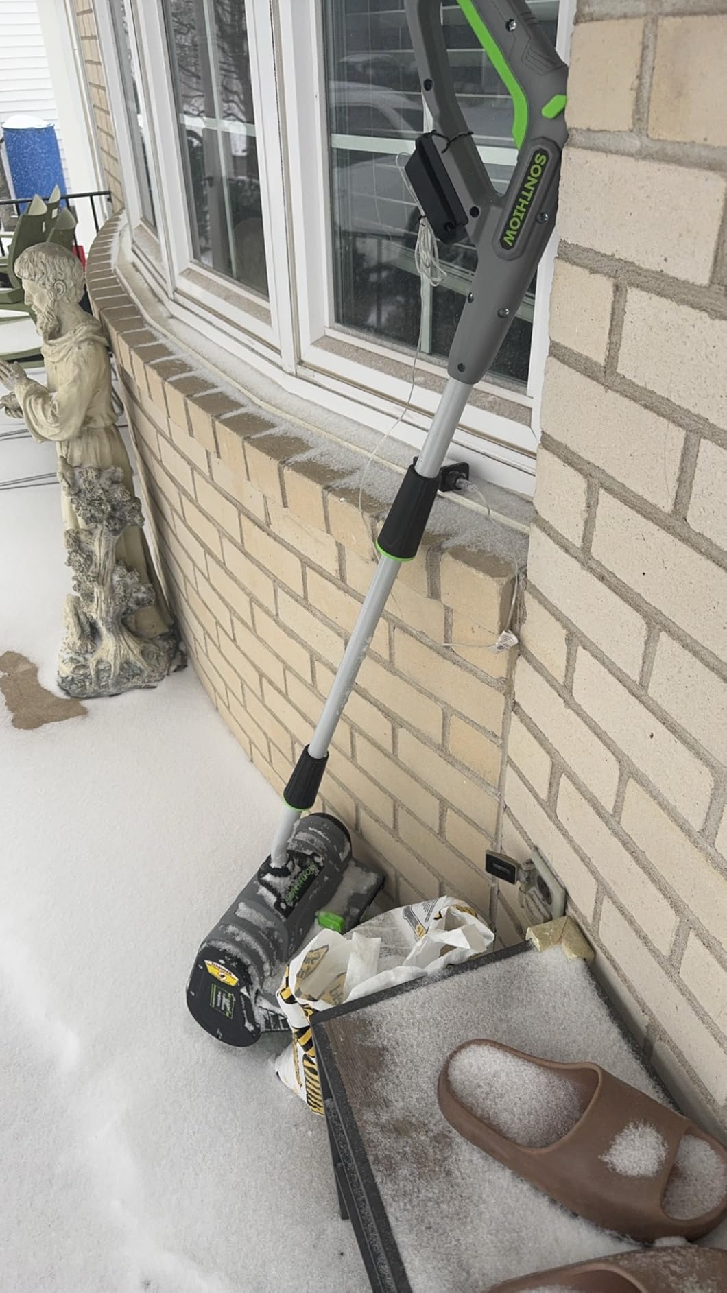 Brushless Cordless Snow Shovel, 13.5Inch Electric Snow Blower with 4.0 Ah Battery and Charger, Battery Powered Snow Removal with 25FT Throw Distance for Driveway,Steps, Patio, Sidewalk customer photo 2