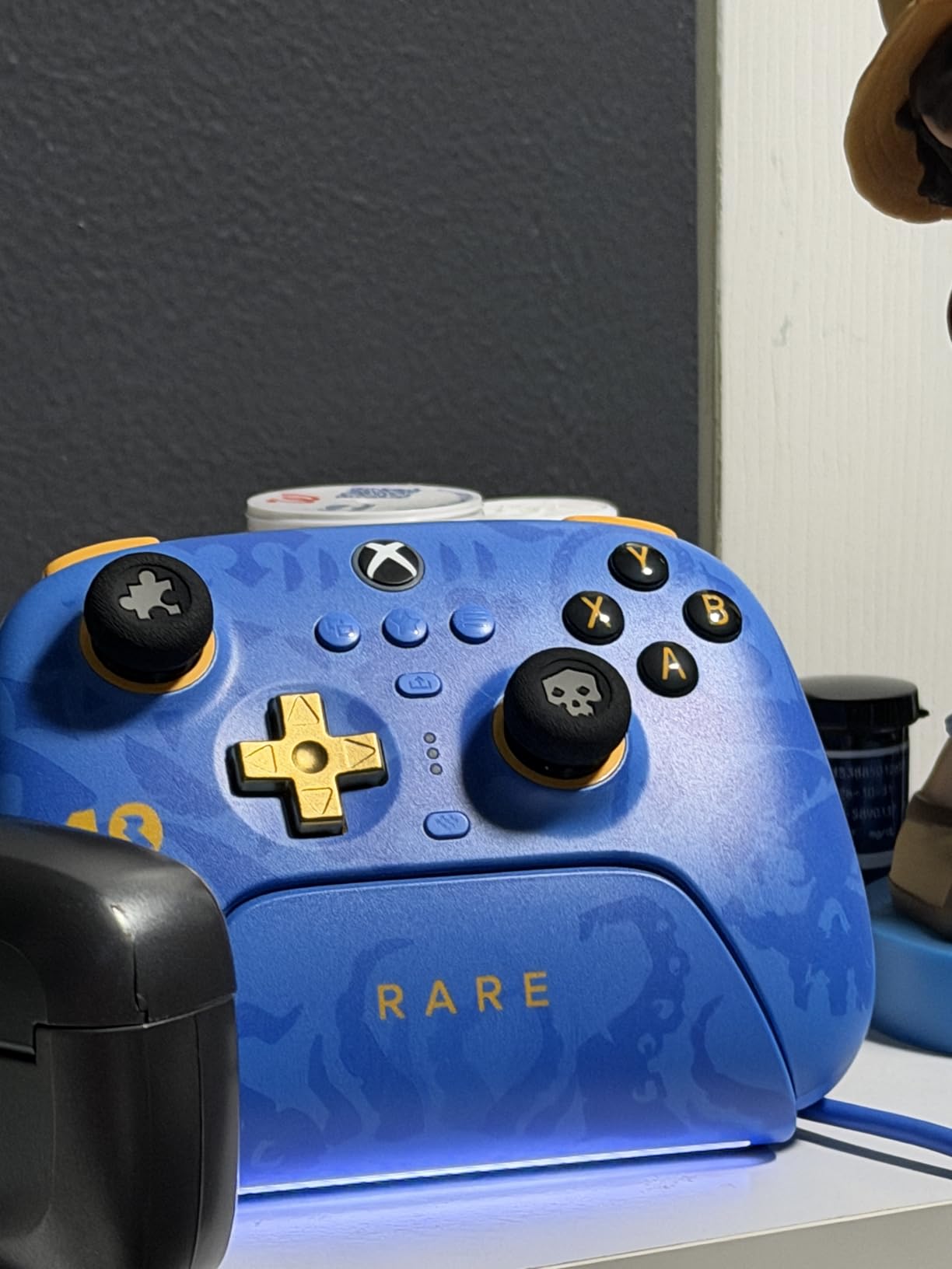 8BitDo Ultimate 3-mode Wireless Controller for Xbox, Hall Effect Joysticks, Pro Back Buttons, Compatibility with Xbox Series X|S & Xbox One, Apple, Windows PC & Android - Rare 40th Anniversary Edition customer photo 1