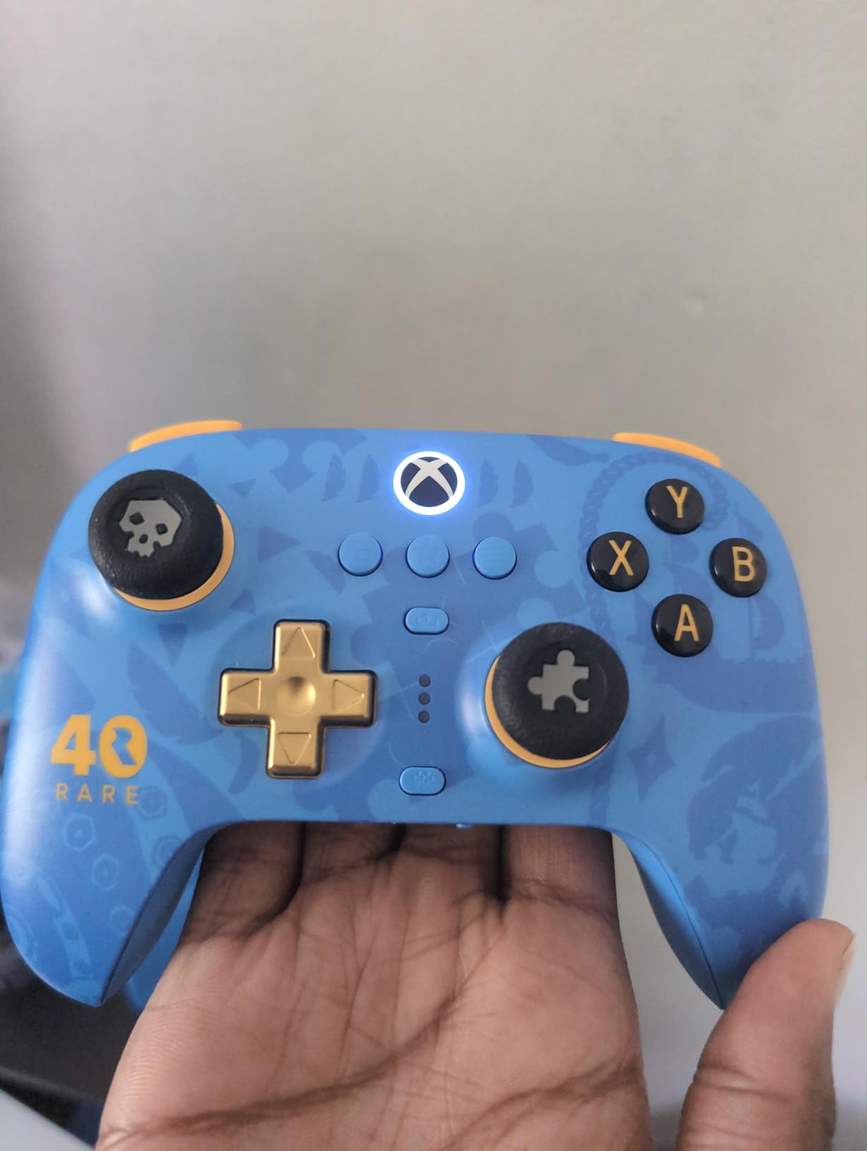 8BitDo Ultimate 3-mode Wireless Controller for Xbox, Hall Effect Joysticks, Pro Back Buttons, Compatibility with Xbox Series X|S & Xbox One, Apple, Windows PC & Android - Rare 40th Anniversary Edition customer photo 2