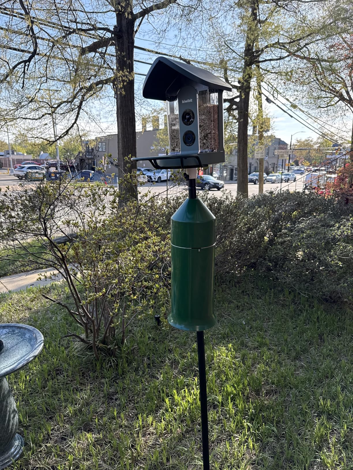 Kiwibit Solar Smart Bird Feeder with Camera, AI Bird Species Identification, 8MP Photos, 4K UHD Video Live Stream Wild Bird House Feeders for Outdoors, Bird Watching Gifts for Bird Lovers, Green customer photo 1
