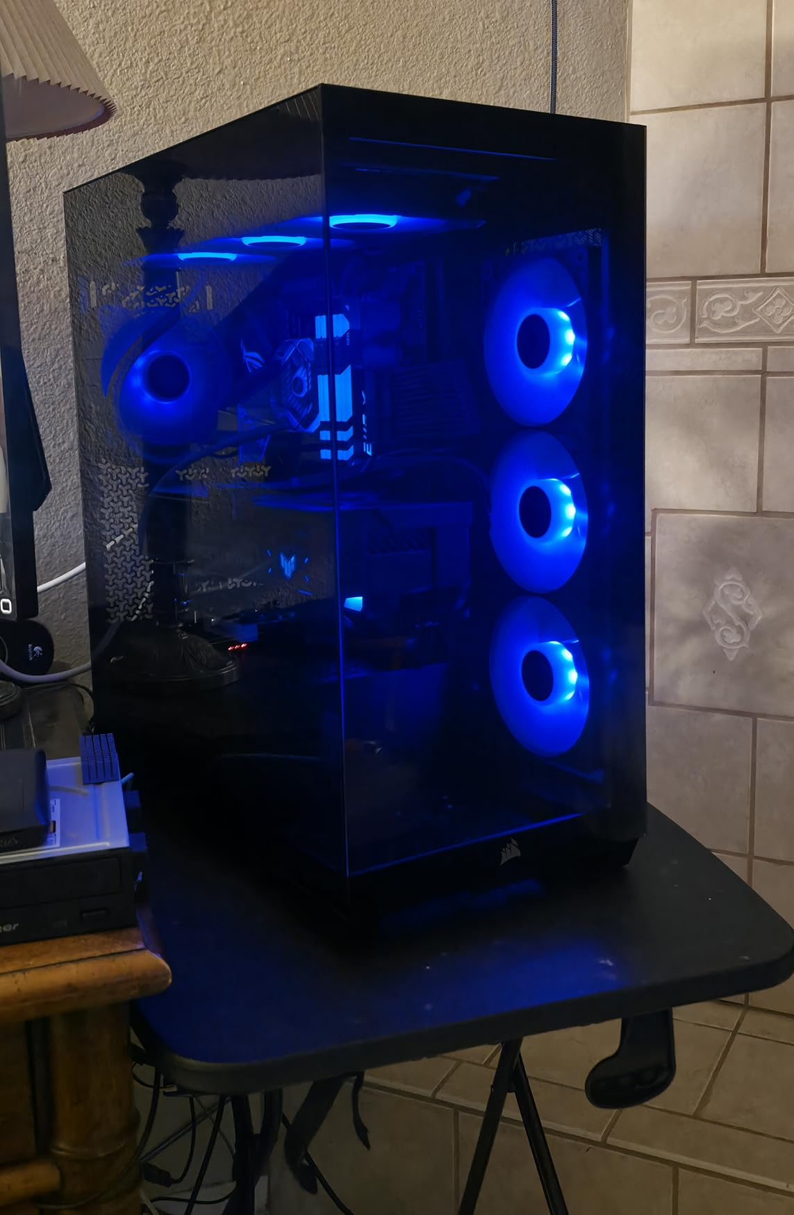CORSAIR 3500X RS Reverse Fan ARGB Mid-Tower PC Case - 3X Pre-Installed Fans, Panoramic Glass, Spacious Interior, GPU Anti-Sag, Reverse Connection Motherboard Compatible - White customer photo 2