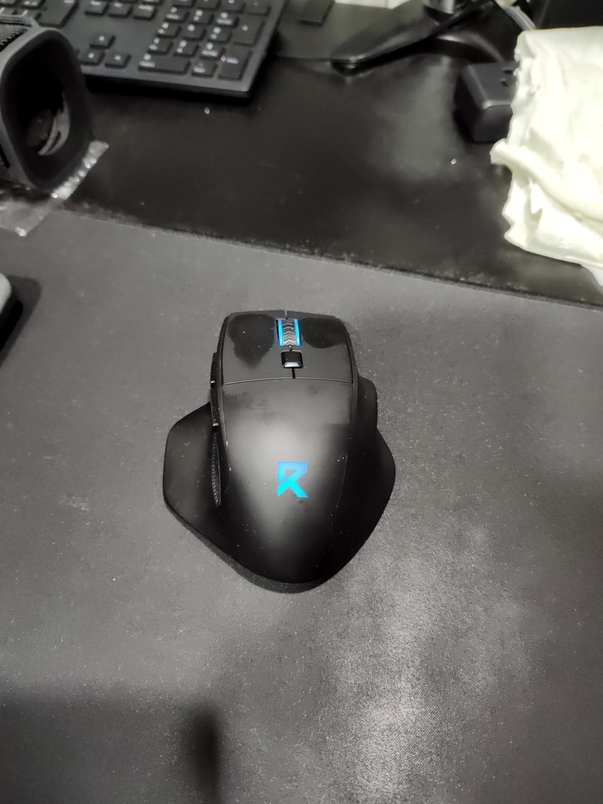 Redragon Large Wireless Gaming Mouse for Big Hands, Tri-Modes 2.4G/Bluetooth/Wired Rechargeable Ergo RGB Mouse with 2 Side Buttons, 6 Backlit Modes, Programmable Macro Gamer Mouse customer photo 2