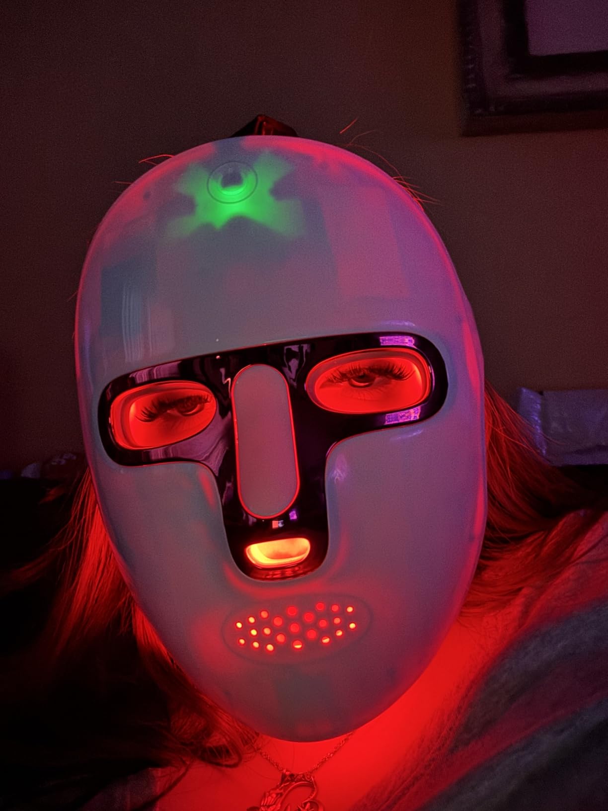 Red Light Therapy Mask for Face & Neck, LED Face Light Therapy, USB C Rechargeable, Infrared Mask for Home Working Travel Yoga (White Gold) customer photo 1