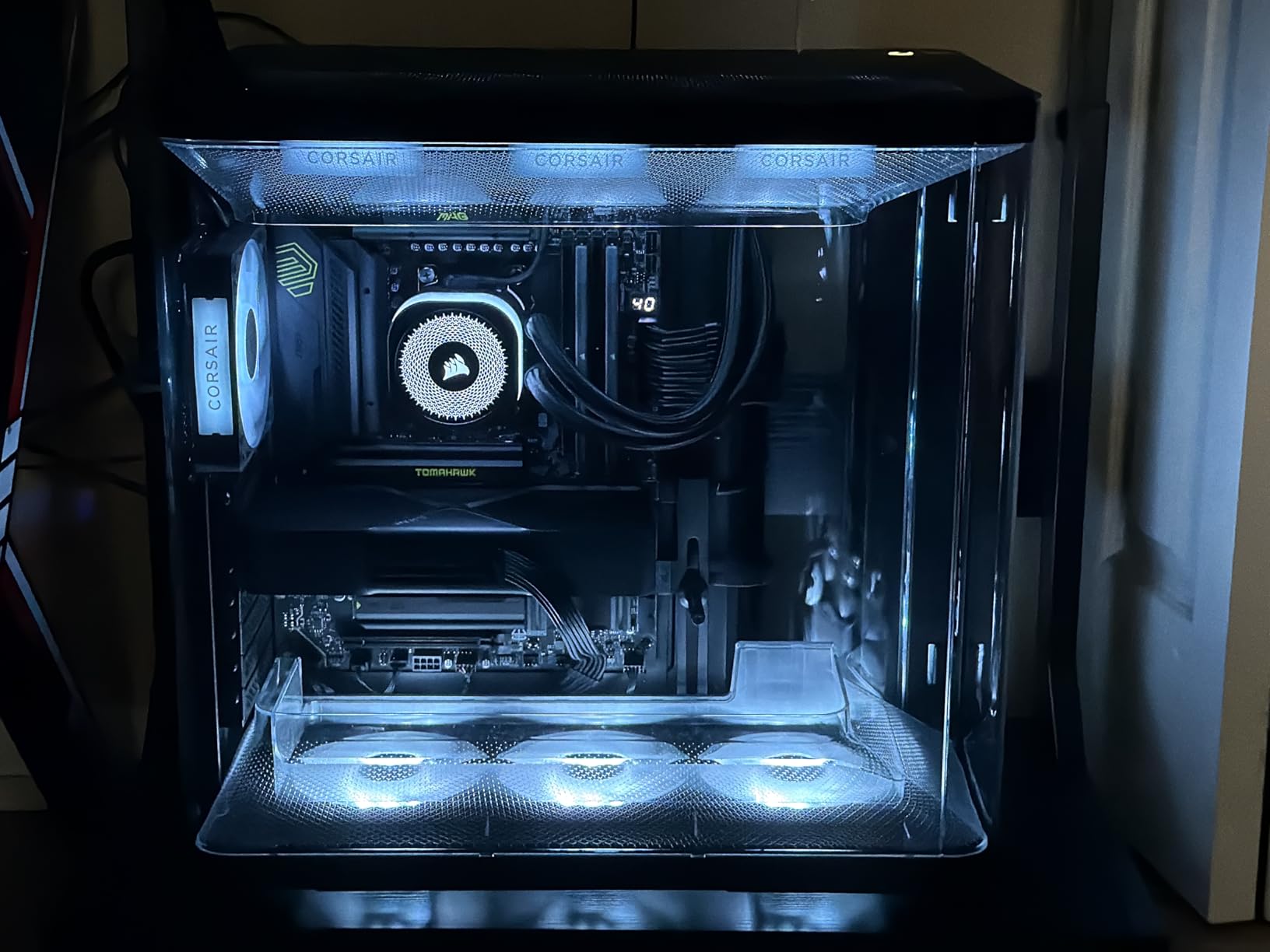 CORSAIR AIR 5400 RS-R ARGB Triple-Chamber Mid-Tower Panoramic PC Case - 3X Pre-Installed Reverse-Rotor RS120-R ARGB Fans, Low-Noise, High Airflow Ducts, Reverse Motherboard Support - Black customer photo 2