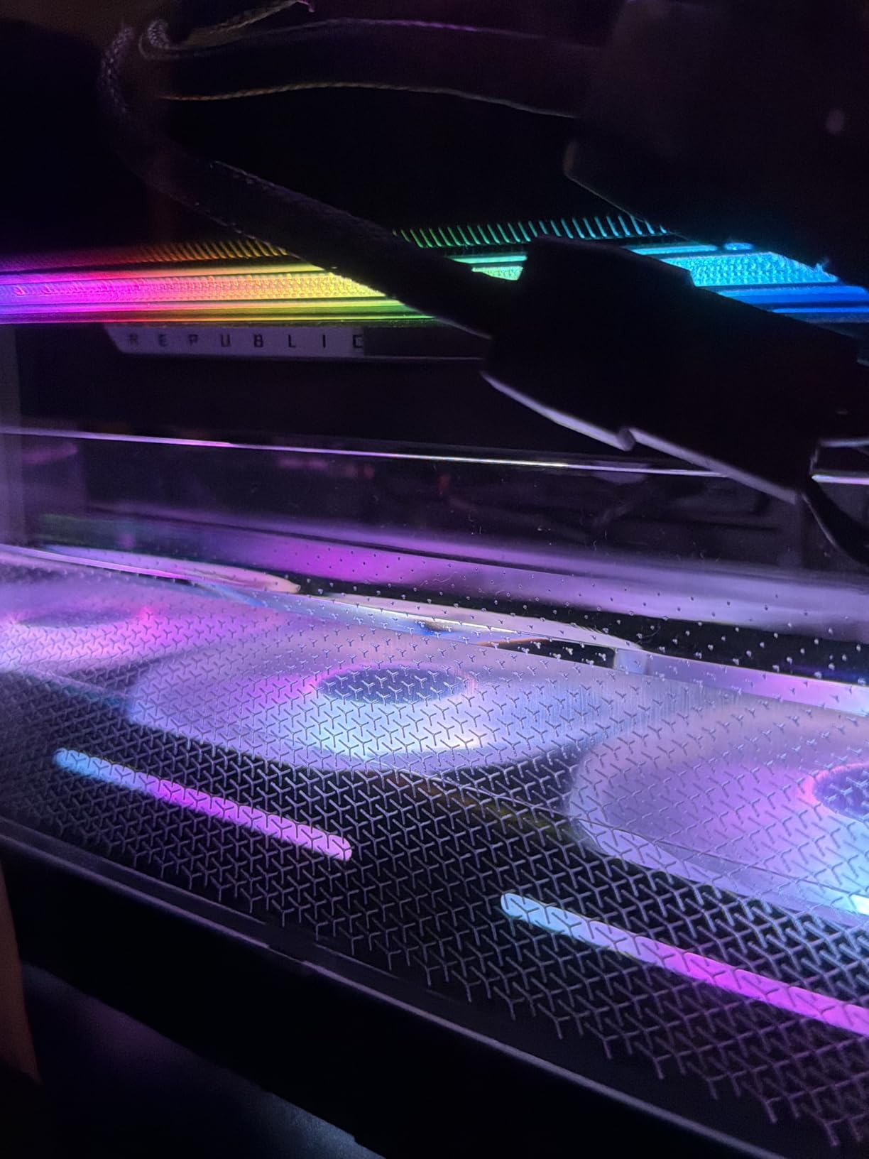CORSAIR AIR 5400 LX-R RGB iCUE Link Triple-Chamber Mid-Tower Panoramic PC Case - 3X Pre-Installed Reverse-Rotor LX-R RGB Fans, Low-Noise, High Airflow Ducts, Reverse Motherboard Support - White customer photo 1