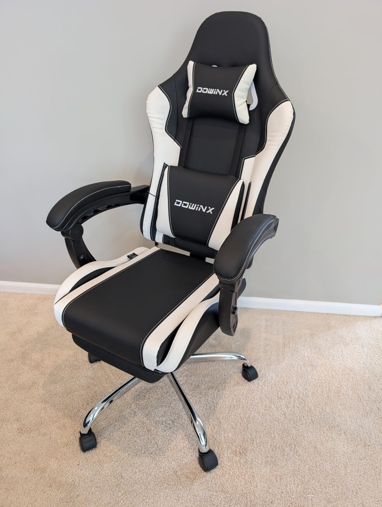 Dowinx Gaming Chair with Footrest, 330lbs Computer Chair 2D Lift Linkage Armrest, Massage Lumbar, Height Adjustable Ergonomic Comfy Video Game Chairs for Home Office Streaming, Long Gaming, White customer photo 2