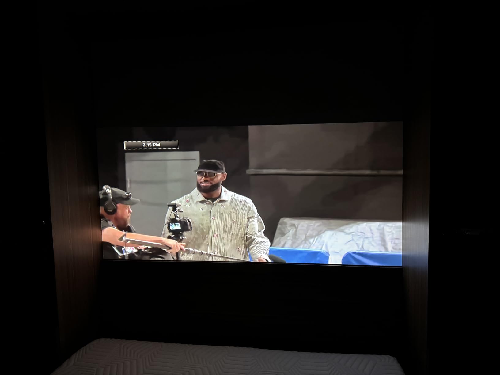 Aurzen EAZZE D1 MAX Google TV Smart Projector - 1000 ANSI Lumens, MEMC Tech, 20W Dolby Audio customer photo 2