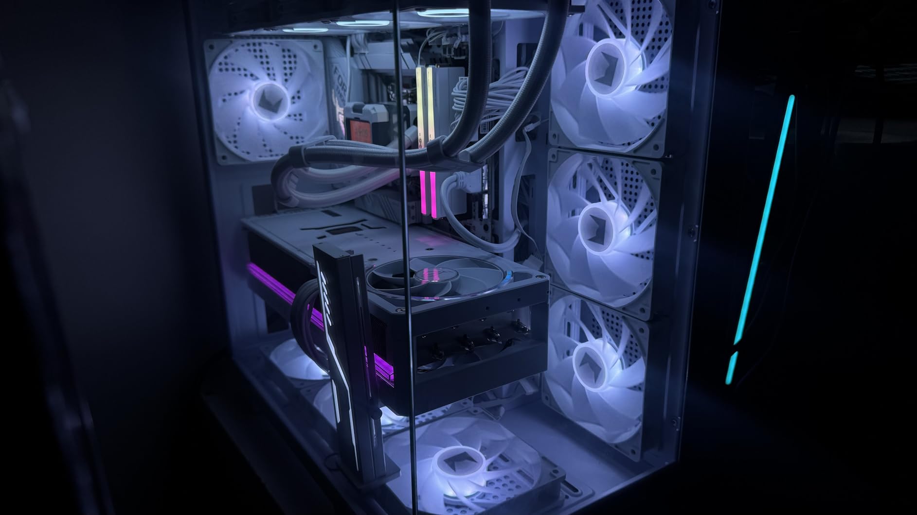 ASUS ROG Astral GeForce RTX 5080 16GB GDDR7 White OC Edition customer photo 1