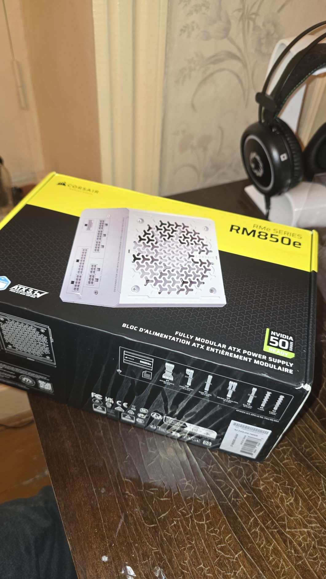 CORSAIR RM850e ATX 3.1 PCIe 5.1 Ready Fully Modular 850W Power Supply - 12V-2x6 Cable Included, Cybenetics Gold Efficiency, 105°C-Rated Capacitors, Modern Standby Mode - White customer photo 1